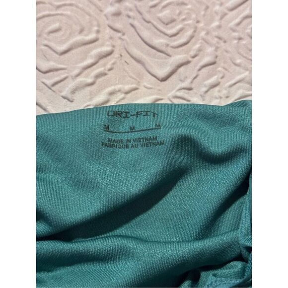 Nike Dri fit size medium Vietnam green pocket tye built in - Picture 8 of 13